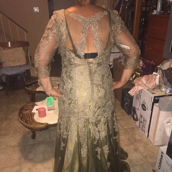 Dress - Picture 2 of 4